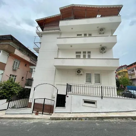 Est Apartment