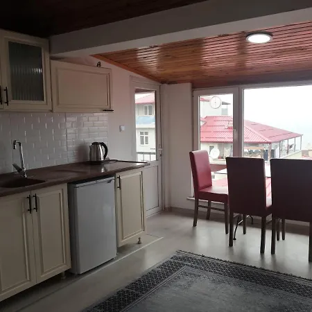 Est Apartment *