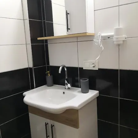 Est Apartment