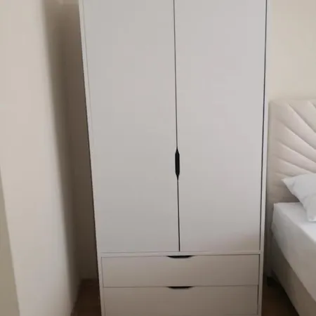 Est Apartment *