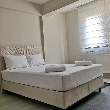 Est Apartment *